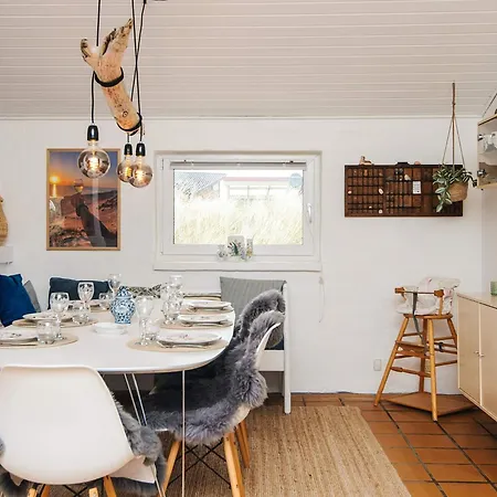 8 Person In Hvide Sande