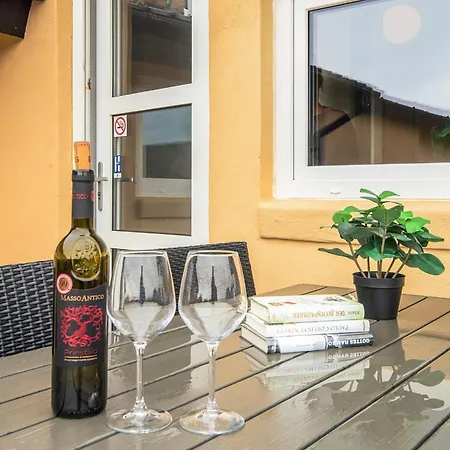 8 Person In * Hvide Sande