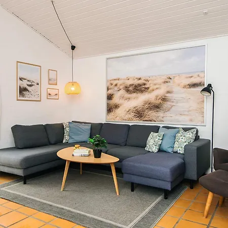 8 Person In * Hvide Sande