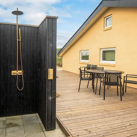 8 Person In Hvide Sande